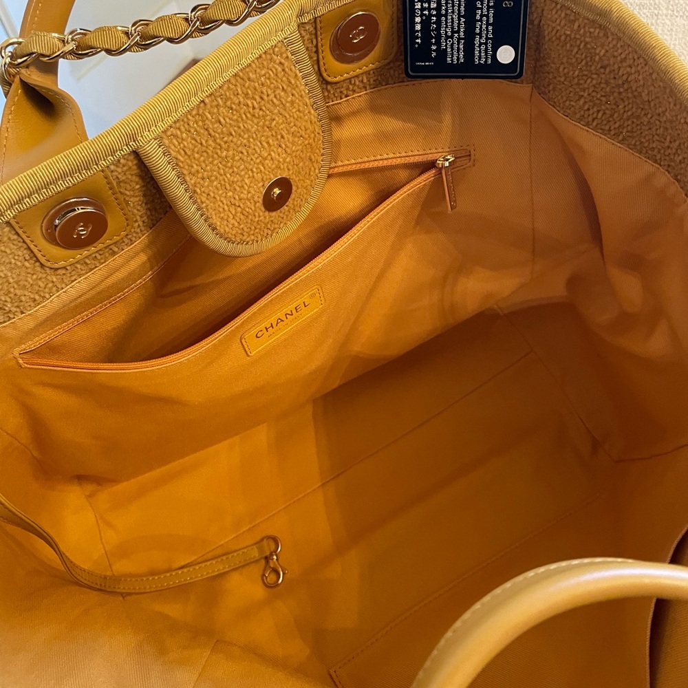 CHANEL ‼️SOLD‼️ LARGE LIMITED EDITION DEAUVILLE TOTE BAG, LARGE~METALLIC~TWEED - Picture 16 of 17